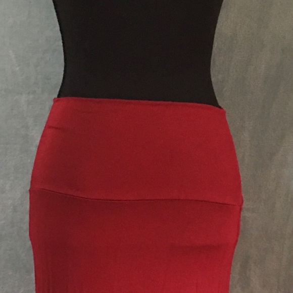 B_Envied Cranberry Maxi Skirt Size M - Picture 2 of 3